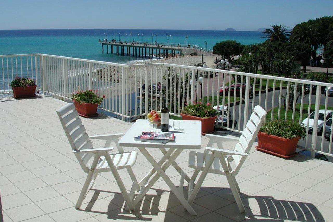 Residence Stella Maris Pietra Ligure Exterior photo